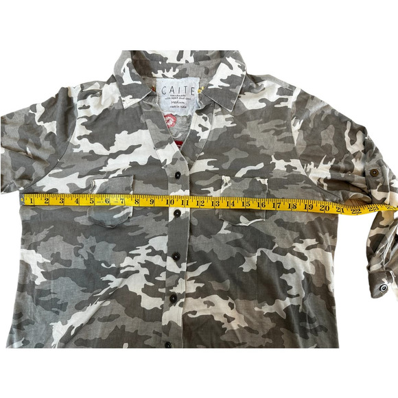 Caite Anthropologie Camo Top with Embroidered Flowers Size Medium - Picture 7 of 9